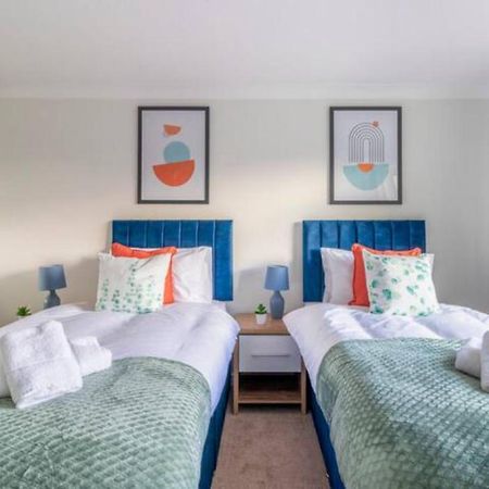 Trendy Sea View 2 Bedroom Sleeps 6 - Free Parking Борнмут Экстерьер фото
