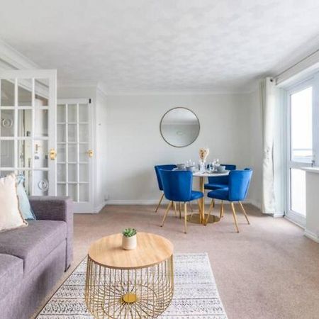 Trendy Sea View 2 Bedroom Sleeps 6 - Free Parking Борнмут Экстерьер фото