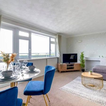 Trendy Sea View 2 Bedroom Sleeps 6 - Free Parking Борнмут Экстерьер фото