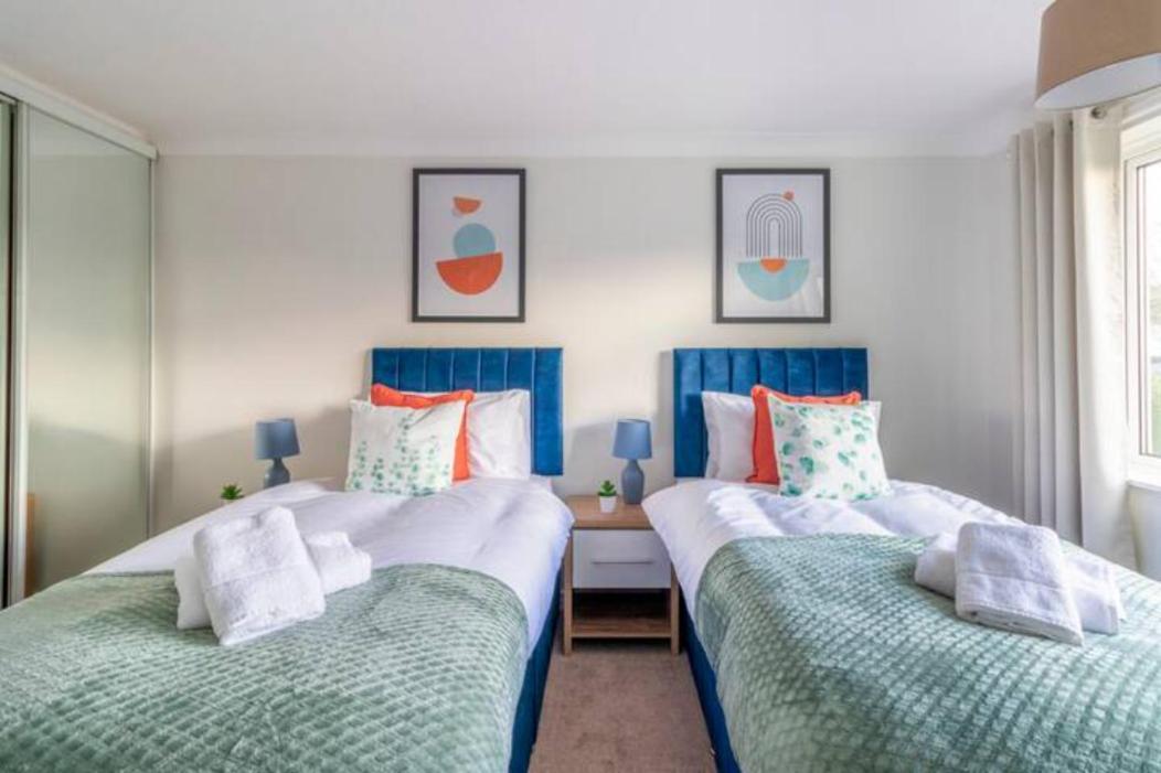 Trendy Sea View 2 Bedroom Sleeps 6 - Free Parking Борнмут Экстерьер фото