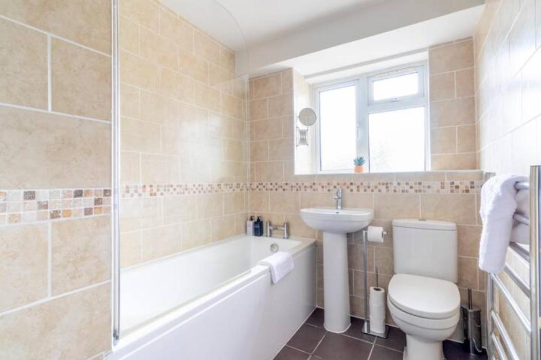Trendy Sea View 2 Bedroom Sleeps 6 - Free Parking Борнмут Экстерьер фото