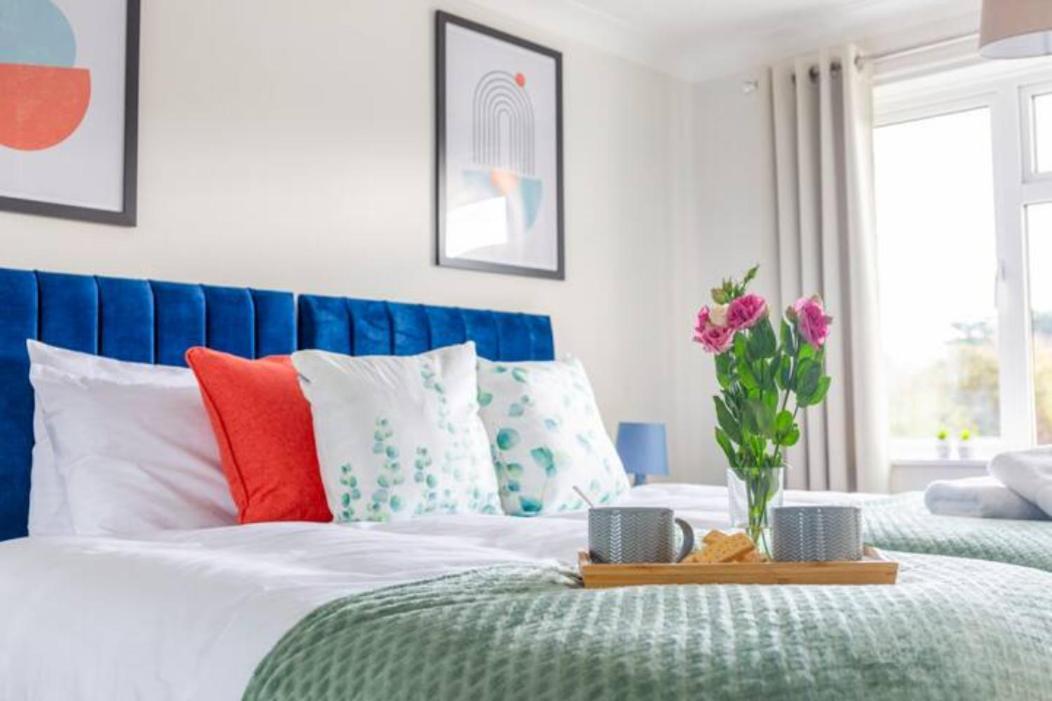 Trendy Sea View 2 Bedroom Sleeps 6 - Free Parking Борнмут Экстерьер фото
