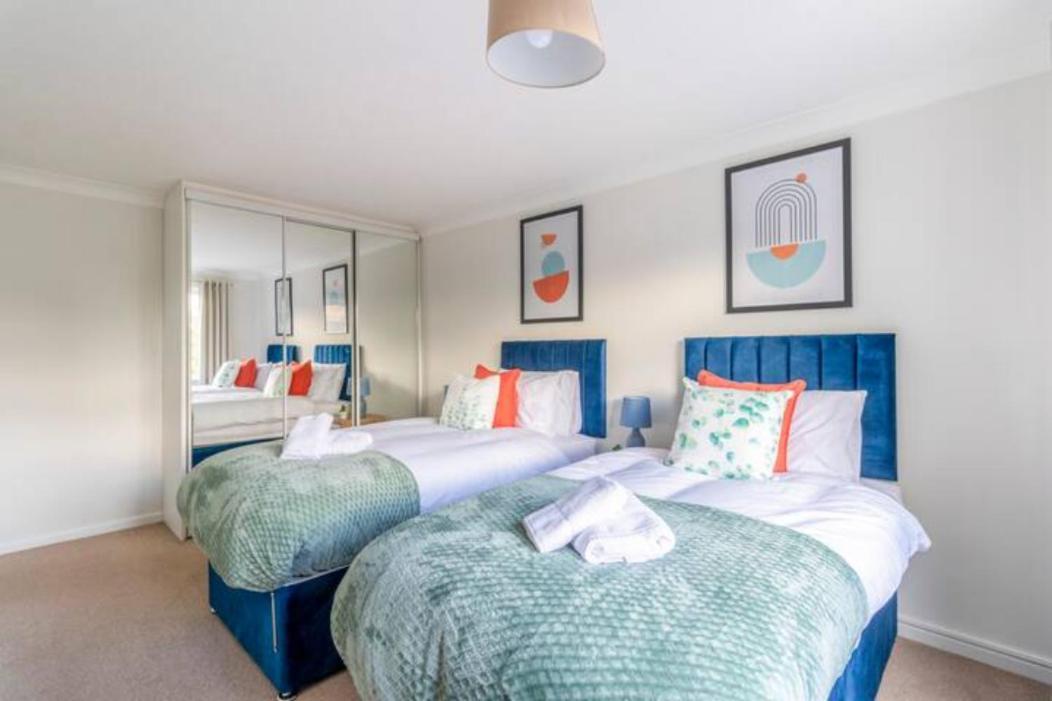 Trendy Sea View 2 Bedroom Sleeps 6 - Free Parking Борнмут Экстерьер фото