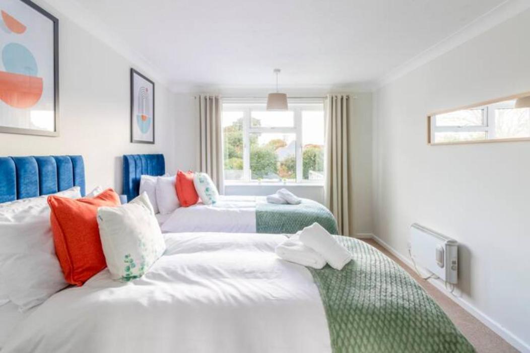 Trendy Sea View 2 Bedroom Sleeps 6 - Free Parking Борнмут Экстерьер фото