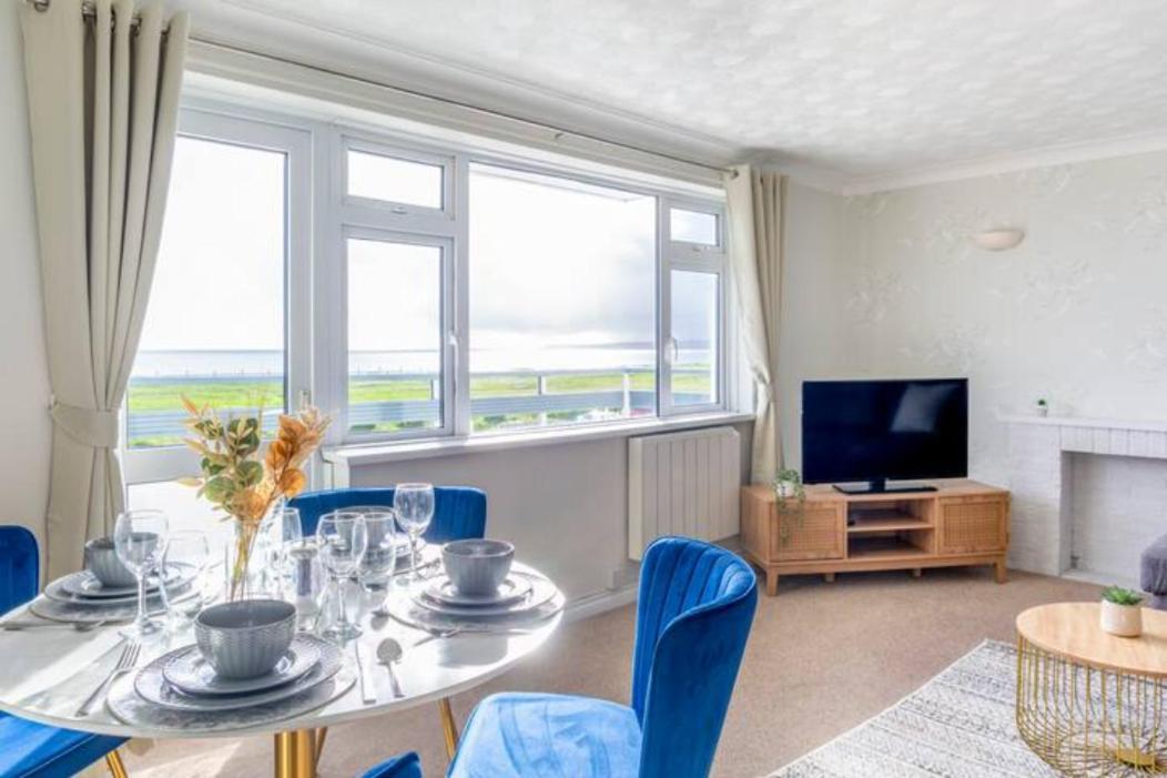 Trendy Sea View 2 Bedroom Sleeps 6 - Free Parking Борнмут Экстерьер фото