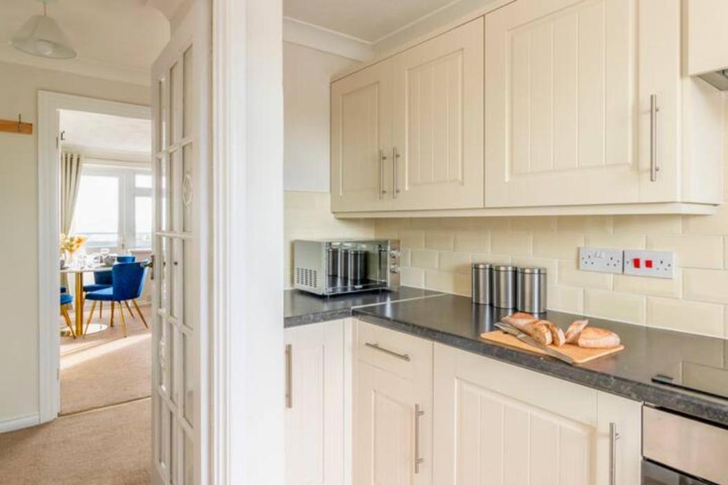 Trendy Sea View 2 Bedroom Sleeps 6 - Free Parking Борнмут Экстерьер фото