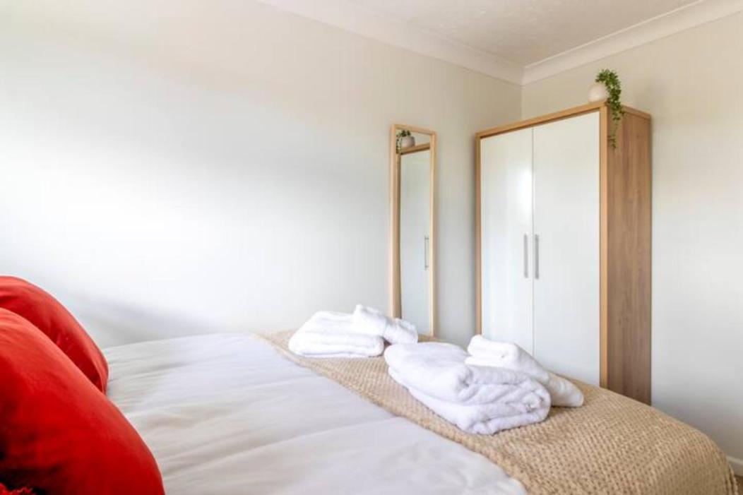 Trendy Sea View 2 Bedroom Sleeps 6 - Free Parking Борнмут Экстерьер фото