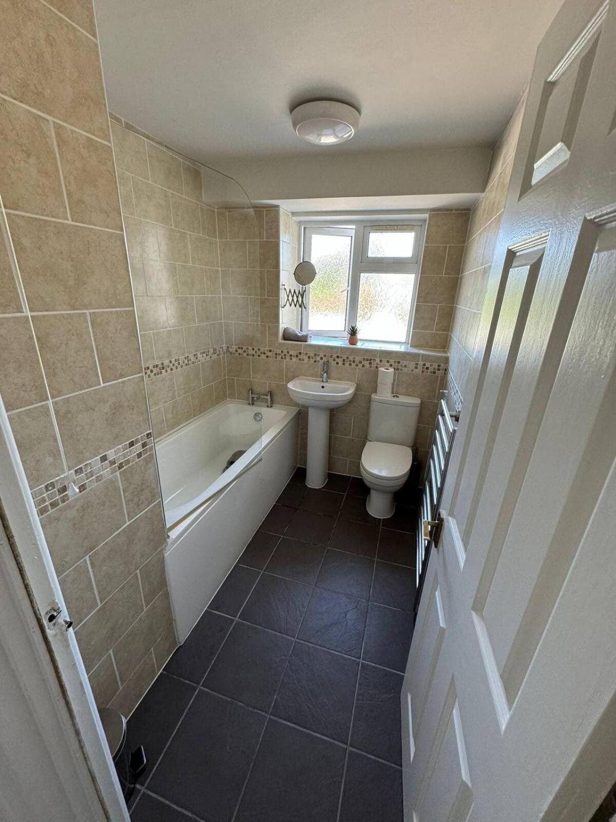 Trendy Sea View 2 Bedroom Sleeps 6 - Free Parking Борнмут Экстерьер фото